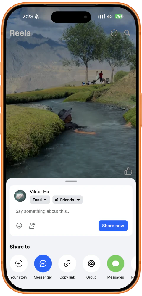 在 Facebook 分享面板底部点击 Copy link（复制链接）
